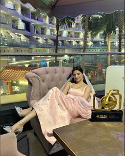 Divya Khossla feet photo thumbnail