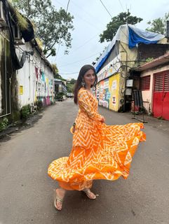 Divya Khossla feet photo thumbnail