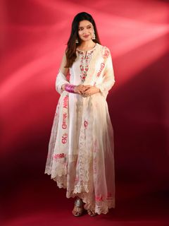 Divya Khossla feet photo thumbnail