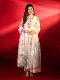 Divya Khossla feet photo thumbnail