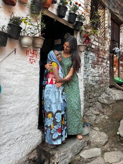 Divya Khossla feet photo thumbnail