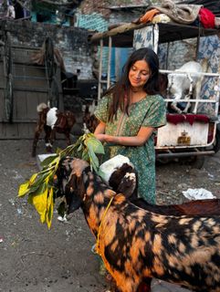 Divya Khossla feet photo thumbnail