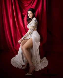 Divya Khossla feet photo 8