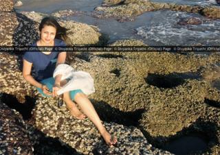 Divyanka Tripathi feet photo thumbnail