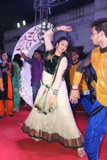 Divyanka Tripathi feet photo thumbnail