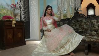 Divyanka Tripathi feet photo thumbnail