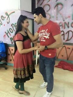 Divyanka Tripathi feet photo thumbnail