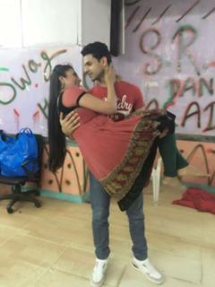 Divyanka Tripathi feet photo thumbnail