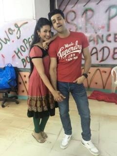 Divyanka Tripathi feet photo thumbnail