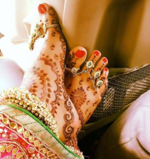 Divyanka Tripathi feet photo thumbnail