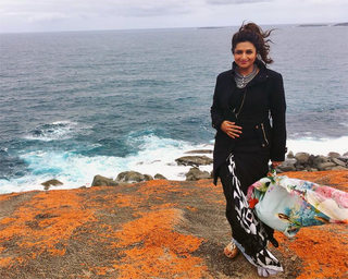 Divyanka Tripathi feet photo thumbnail