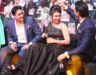 Divyanka Tripathi feet photo thumbnail