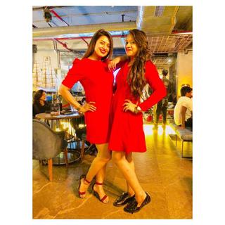 Divyanka Tripathi feet photo thumbnail