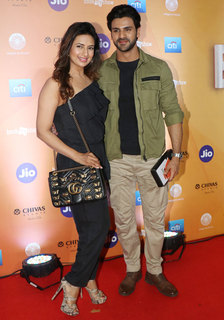 Divyanka Tripathi feet photo thumbnail