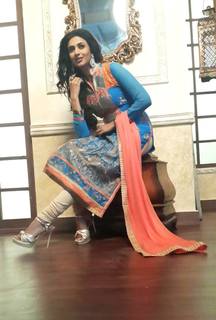 Divyanka Tripathi feet photo thumbnail