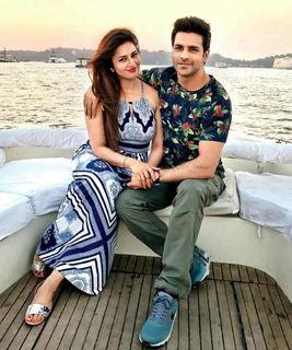 Divyanka Tripathi feet photo thumbnail