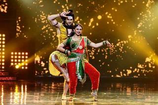 Divyanka Tripathi feet photo thumbnail