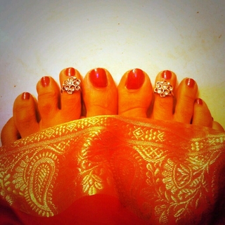 Divyanka Tripathi feet photo thumbnail