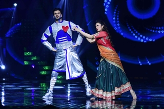 Divyanka Tripathi feet photo thumbnail