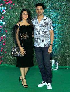 Divyanka Tripathi feet photo thumbnail