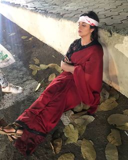 Divyanka Tripathi feet photo thumbnail