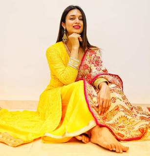 Divyanka Tripathi feet photo thumbnail