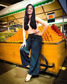 Divyanka Tripathi feet photo thumbnail