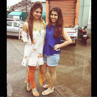 Divyanka Tripathi feet photo thumbnail