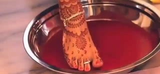 Divyanka Tripathi feet photo thumbnail