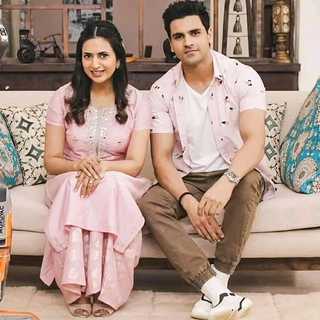 Divyanka Tripathi feet photo thumbnail