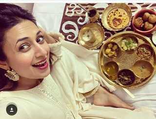 Divyanka Tripathi feet photo thumbnail