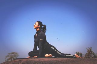 Divyanka Tripathi feet photo thumbnail