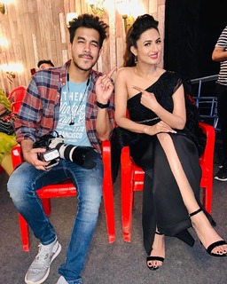 Divyanka Tripathi feet photo thumbnail