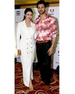 Divyanka Tripathi feet photo thumbnail