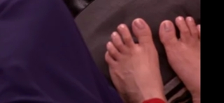 Divyanka Tripathi feet photo thumbnail