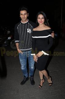 Divyanka Tripathi feet photo thumbnail