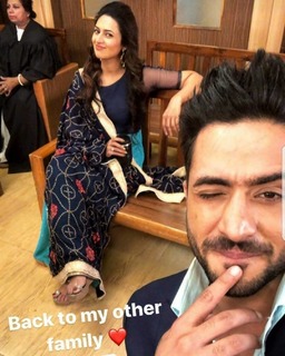 Divyanka Tripathi feet photo thumbnail