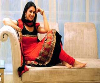 Divyanka Tripathi feet photo thumbnail
