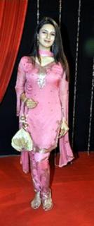 Divyanka Tripathi feet photo thumbnail