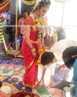 Divyanka Tripathi feet photo thumbnail