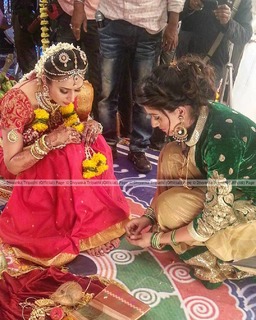 Divyanka Tripathi feet photo thumbnail