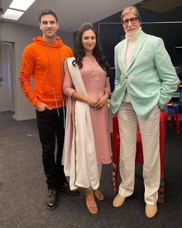 Divyanka Tripathi feet photo thumbnail