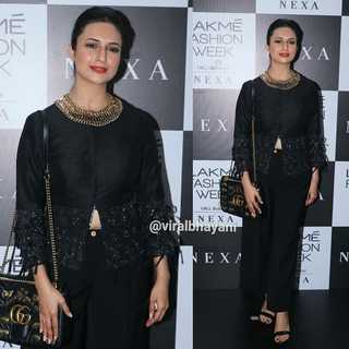 Divyanka Tripathi feet photo thumbnail