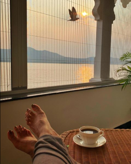 Divyanka Tripathi feet photo thumbnail