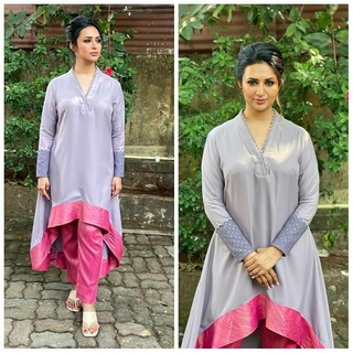 Divyanka Tripathi feet photo thumbnail