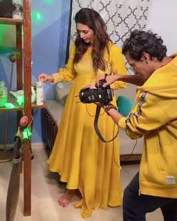 Divyanka Tripathi feet photo thumbnail