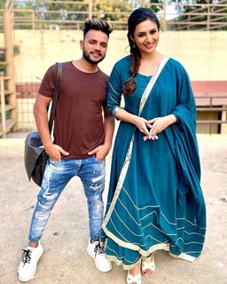 Divyanka Tripathi feet photo thumbnail