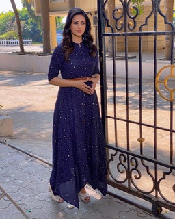 Divyanka Tripathi feet photo thumbnail