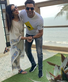 Divyanka Tripathi feet photo thumbnail