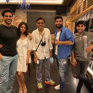 Divyanka Tripathi feet photo thumbnail